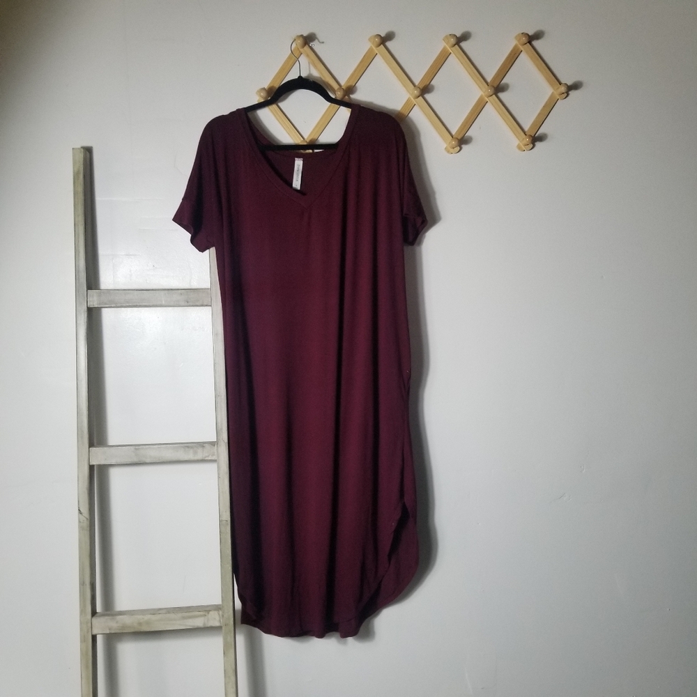 ZENANA OUTFITTERS WOMEN'S BURGUNDY V-NECK DRESS SIZE LARGE